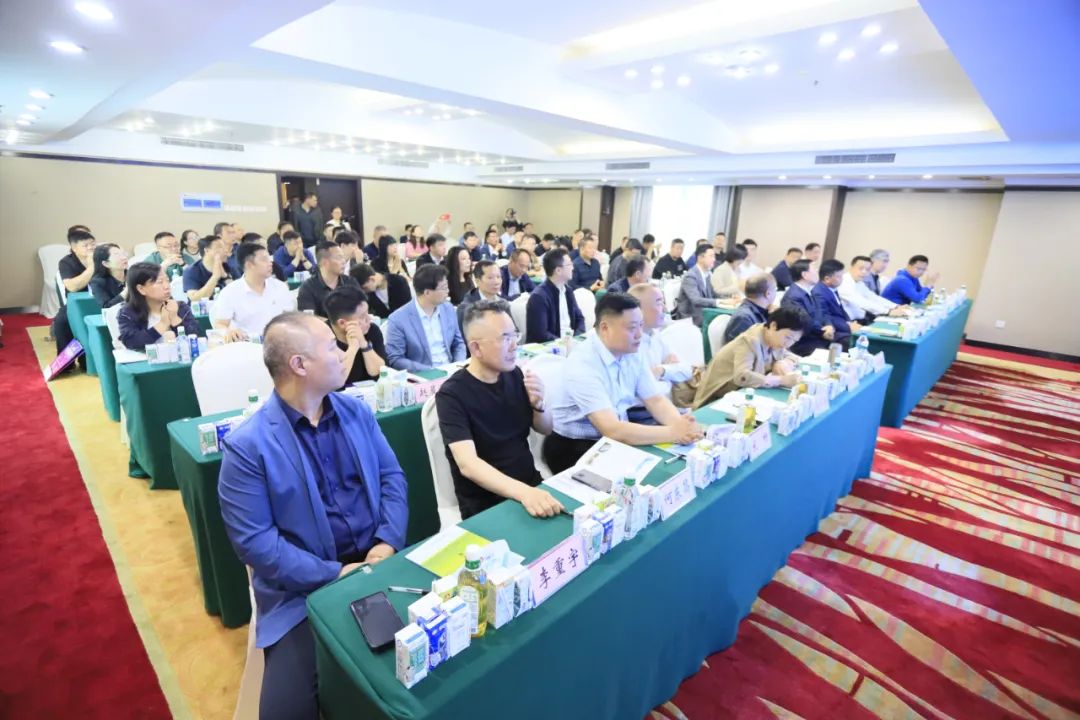 河南省2024國(guó)家“學(xué)生飲用奶計(jì)劃”推廣工作推進(jìn)會(huì)在鄭州成功舉辦！
