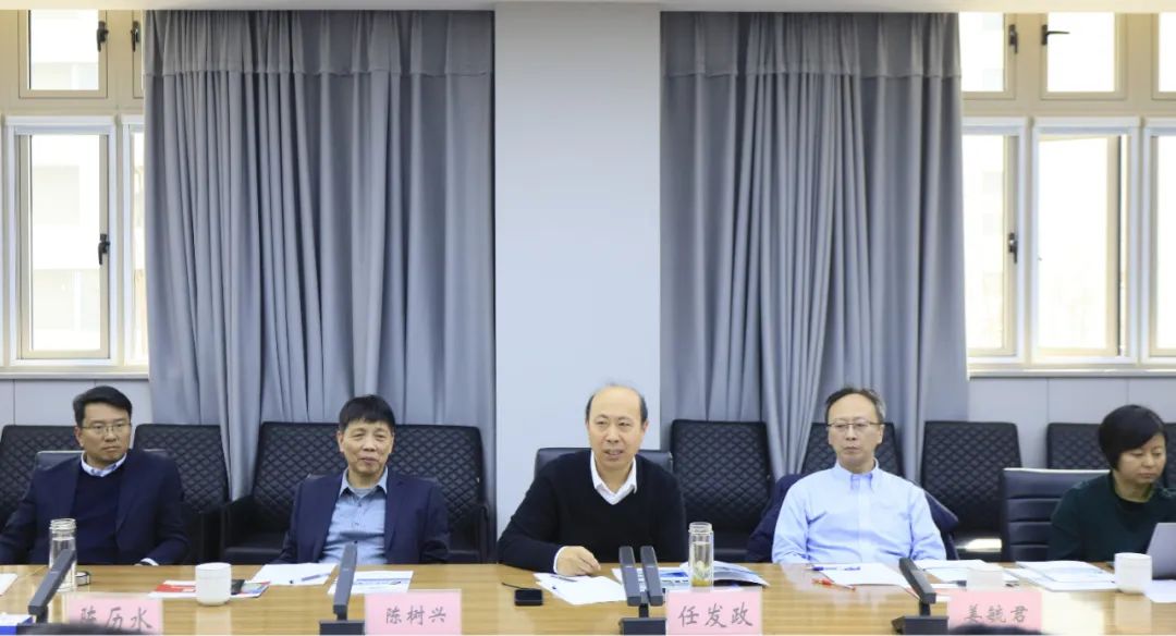 花花牛乳業(yè)集團(tuán)黨委書(shū)記、董事長(zhǎng)唐洪峰一行赴中原食品實(shí)驗(yàn)室同中國(guó)工程院院士、中原食品實(shí)驗(yàn)室主任任發(fā)政座談交流