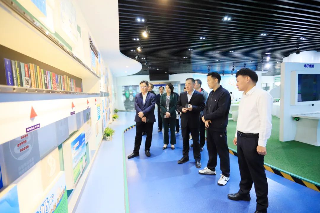 花花牛| 省農(nóng)投集團董事長李曉寰一行蒞臨花花牛調研指導工作