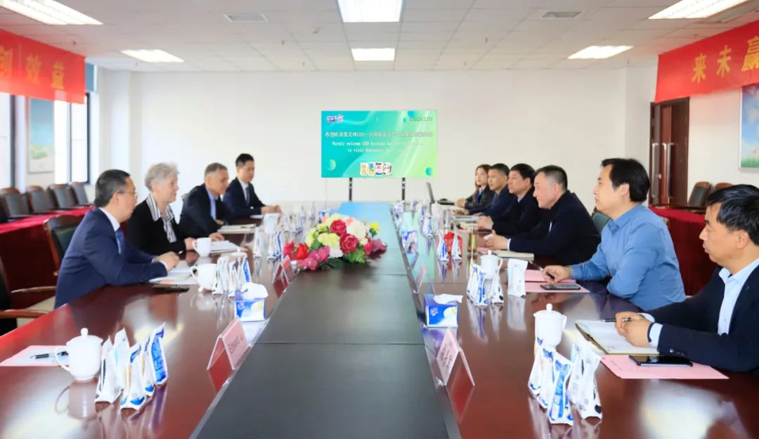 深化合作交流 互信共贏發(fā)展丨瑞典愛克林公司首席執(zhí)行官 Ms.Marie Samuelsson 一行蒞臨花花牛乳業(yè)集團參觀座談