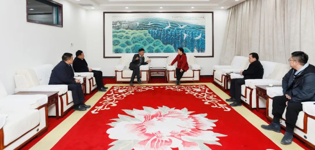 發(fā)揮產(chǎn)業(yè)優(yōu)勢 助力鄉(xiāng)村振興 | 民權(quán)縣委副書記、縣長王靜嫻會見關(guān)曉彥董事長一行