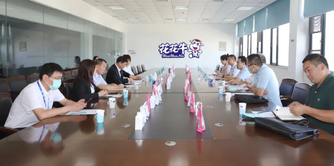 快訊 | 鄭州創(chuàng)建國(guó)家食品安全示范城市暨2022食安鄭州生產(chǎn)企業(yè)開放日·探秘花花牛透明工廠活動(dòng)舉行