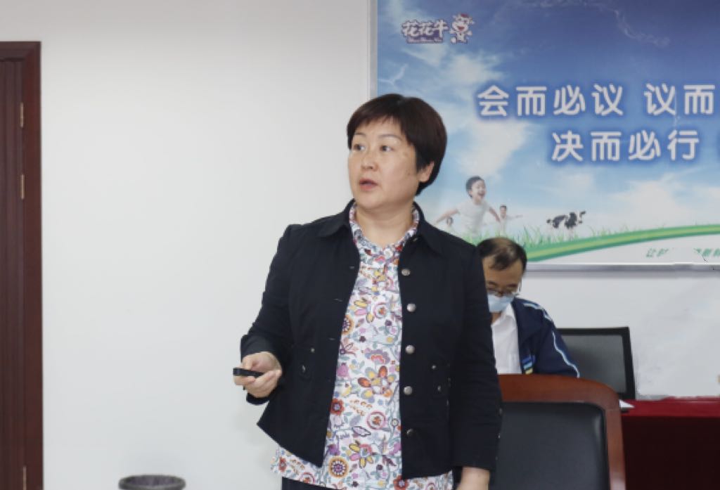 繼往開來 · 再創(chuàng)輝煌 | 花花牛乳業(yè)集團召開9月營銷、養(yǎng)殖及飼料月度經(jīng)營工作會議