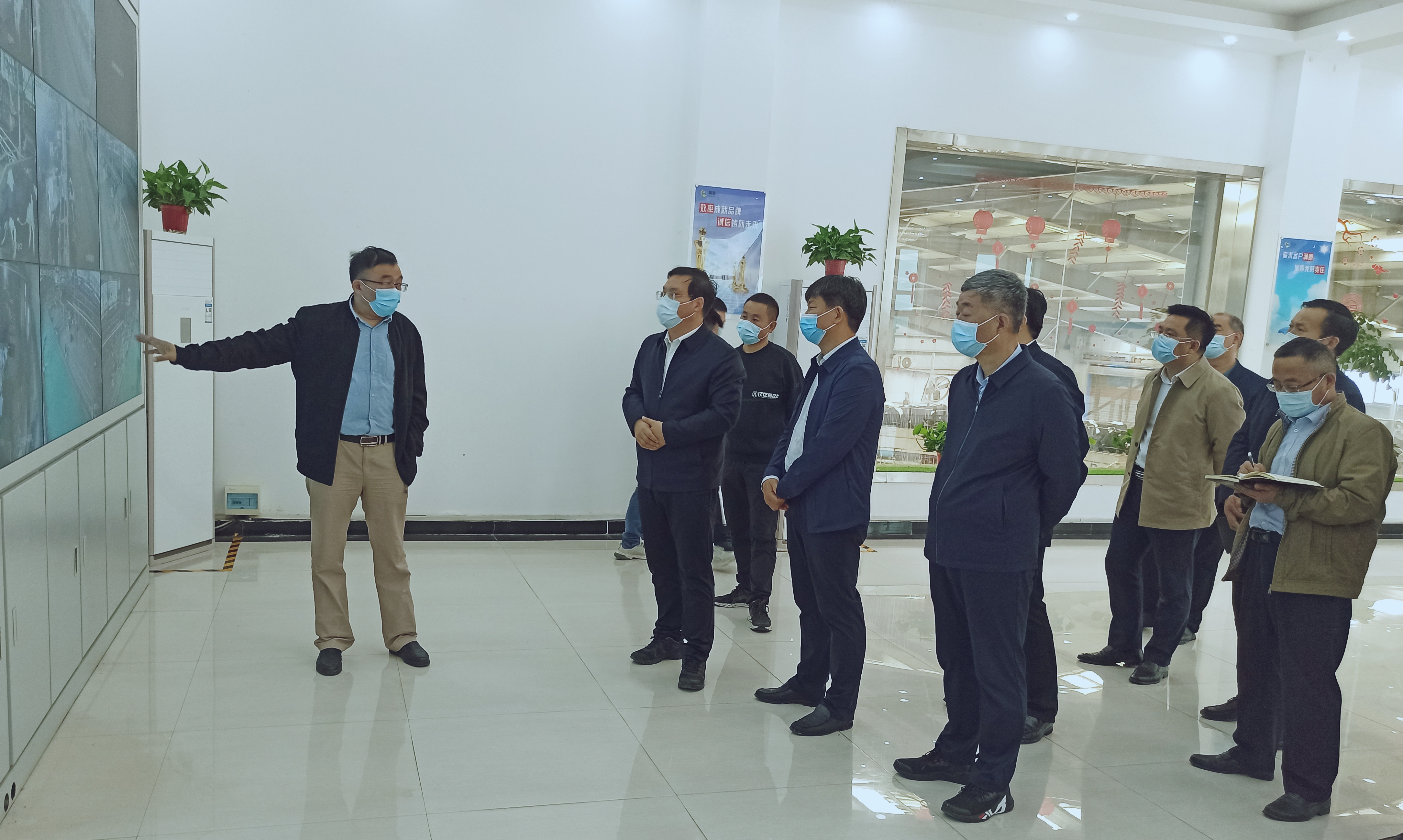 駐馬店市委副書(shū)記、市長(zhǎng)李躍勇一行 蒞臨花花牛乳業(yè)集團(tuán)新蔡豫信瑞亞牧場(chǎng)調(diào)研