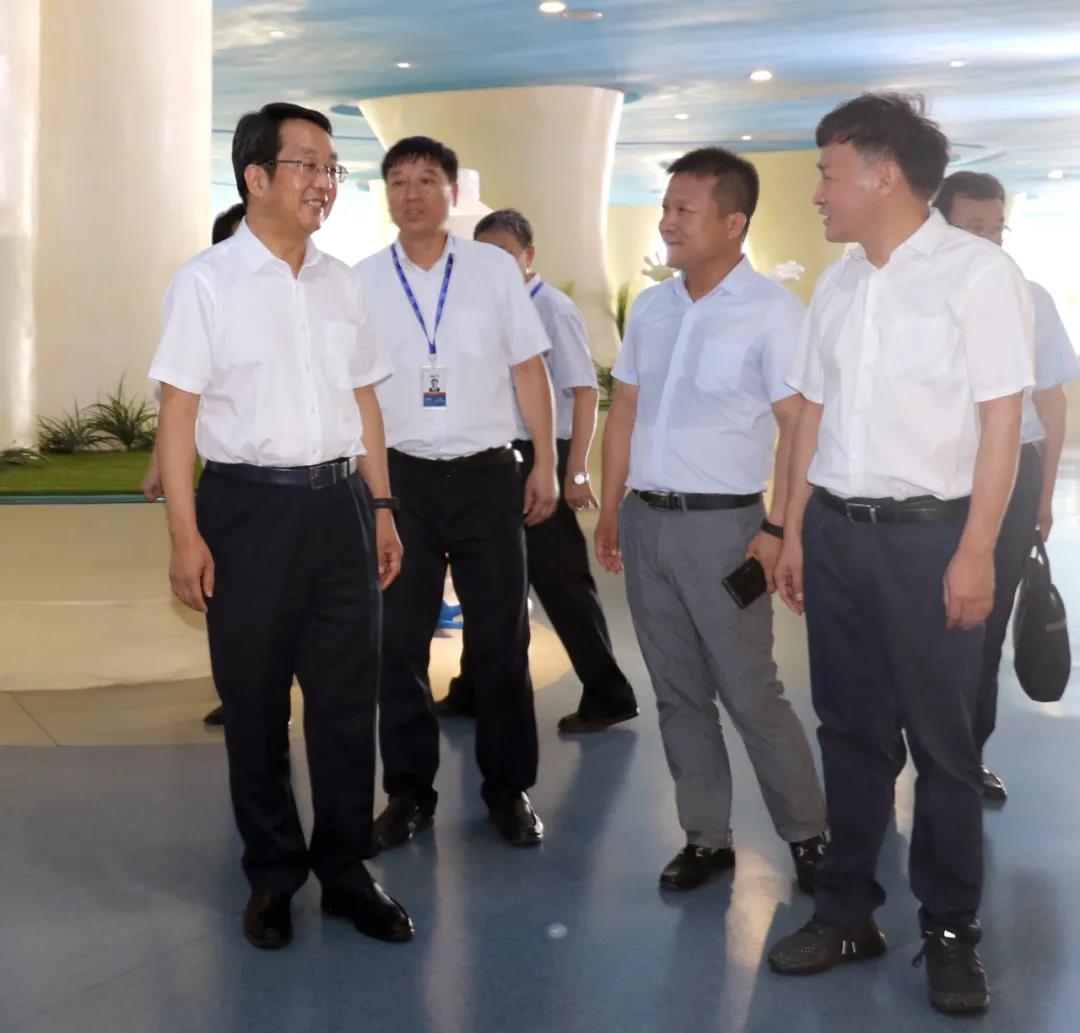 河南省高級(jí)人民法院院長胡道才一行蒞臨花花牛乳業(yè)集團(tuán)開展“萬人助萬企”活動(dòng) 助力企業(yè)發(fā)展