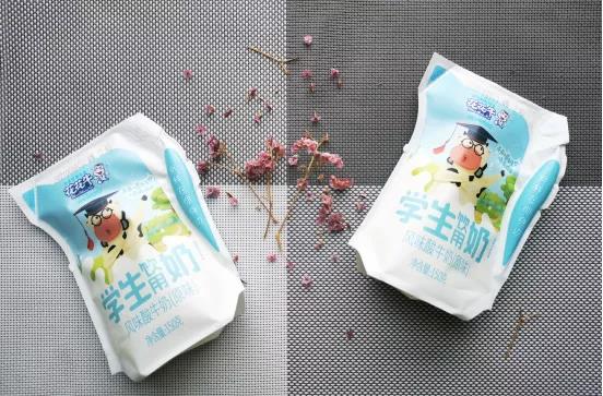 花花牛首款愛克林低溫學生飲用酸牛奶上市啦?。。? title=
