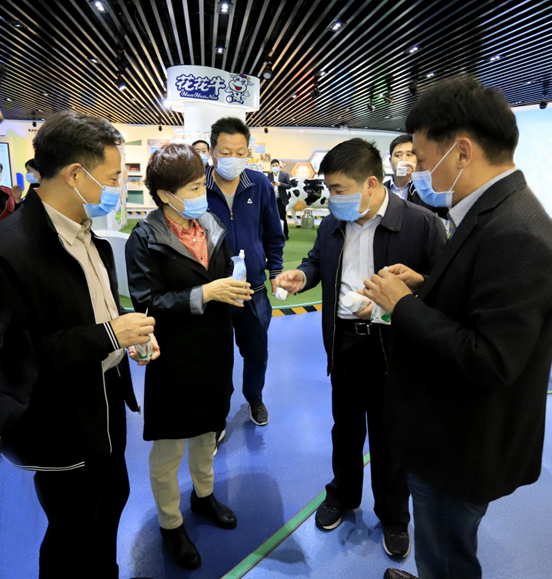 鄭州市人大副主任孫黎、市政府副市長(zhǎng)李喜安一行 蒞臨花花牛開展“三送一強(qiáng)”活動(dòng)