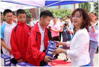 “健康中原，牛奶伴您行——花花牛乳業(yè)集團2018中國小康牛奶行動” 公益助學啟動儀式隆重舉行