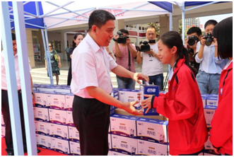 “健康中原，牛奶伴您行——花花牛乳業(yè)集團2018中國小康牛奶行動” 公益助學啟動儀式隆重舉行