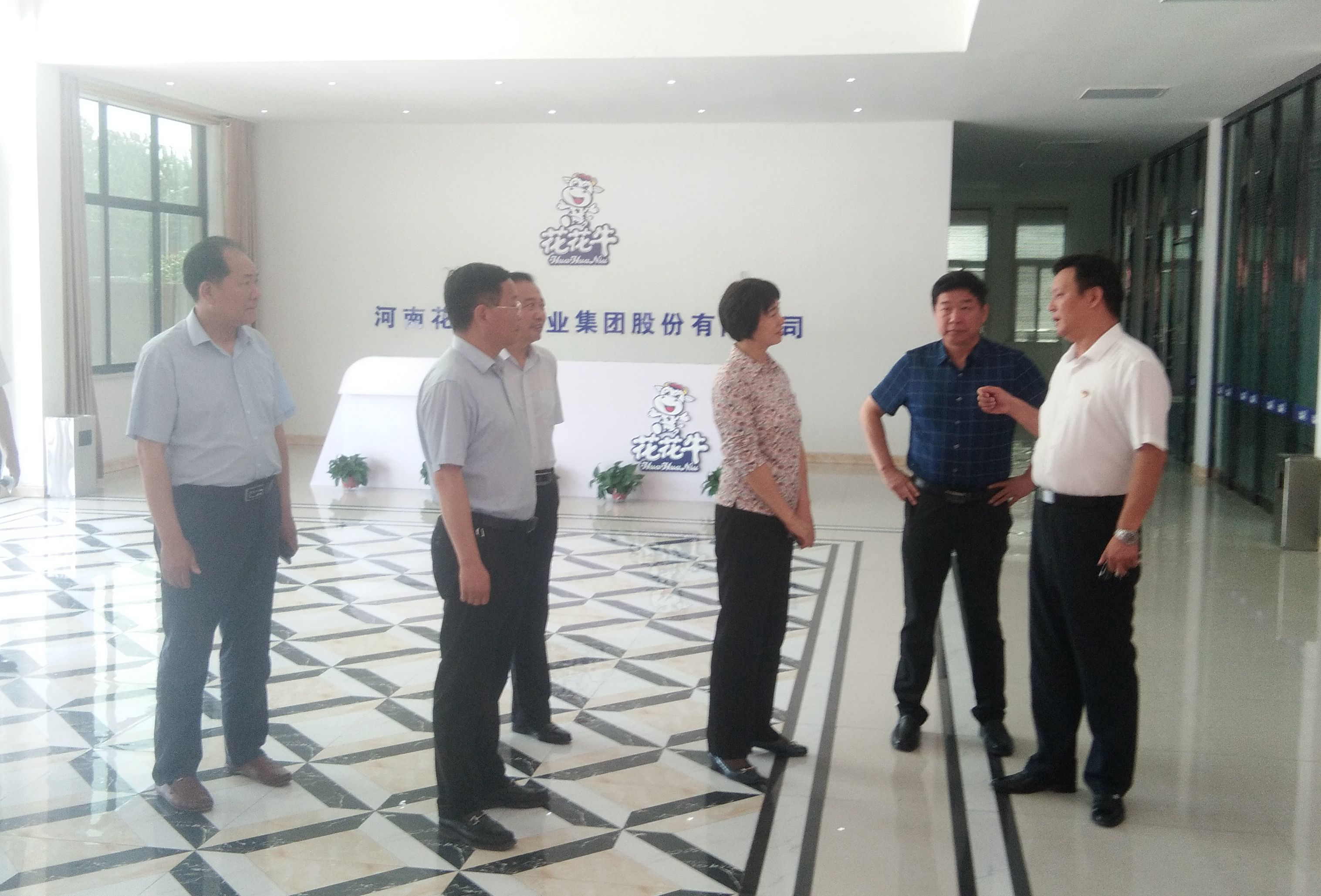 駐馬店市委常委、統(tǒng)戰(zhàn)部長姚新文 蒞臨花花牛乳業(yè)集團總部調研