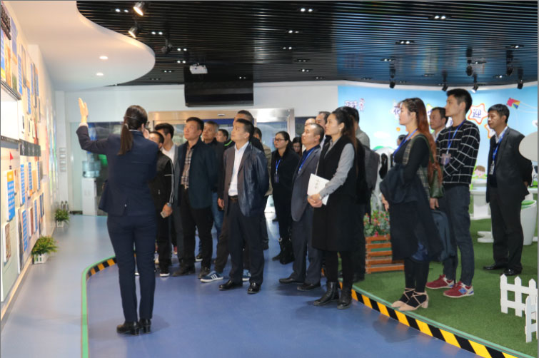 商界領(lǐng)袖俱樂(lè)部精英參訪花花牛！