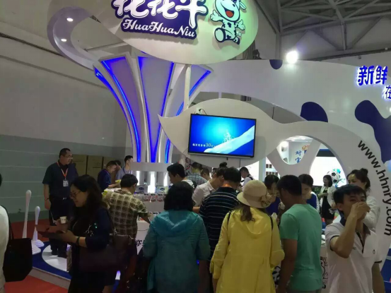 花花牛牛氣沖天！農(nóng)業(yè)部長品嘗“領暢”點贊，又獲國際奶業(yè)平臺青睞