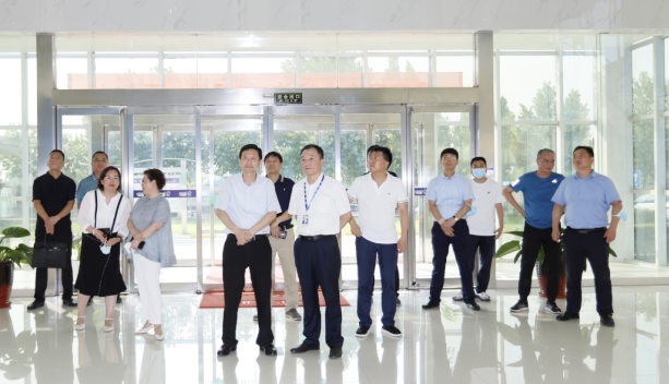 快訊|鄭州市二七區(qū)委副書記、區(qū)長虎榮鑫蒞臨河南花花牛乳業(yè)集團(tuán)調(diào)研