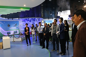 鄭州市二七區(qū)區(qū)委、統(tǒng)戰(zhàn)部部長王玉紅蒞臨花花牛生物科技有限公司參觀指導(dǎo)